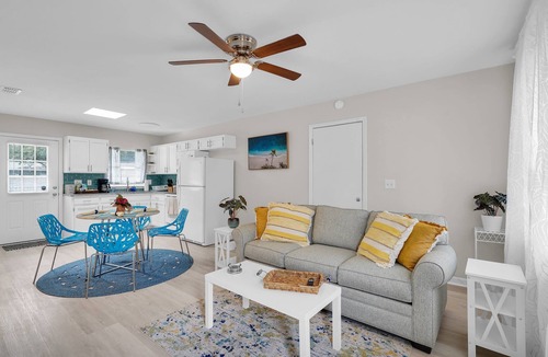 St. Augustine House | Inviting Heated Pool Retreat~Couples beach escape