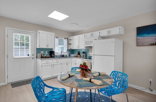 St. Augustine House | Inviting Heated Pool Retreat~Couples beach escape