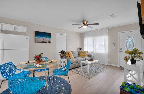 St. Augustine House | Inviting Heated Pool Retreat~Couples beach escape