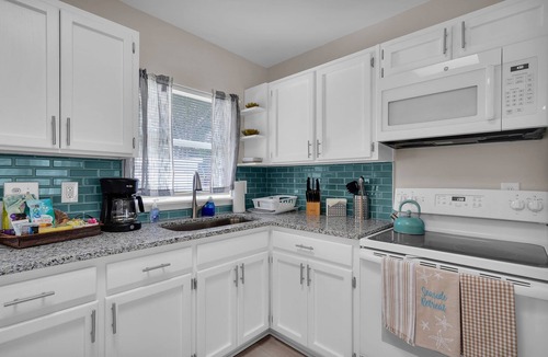 St. Augustine House | Inviting Heated Pool Retreat~Couples beach escape
