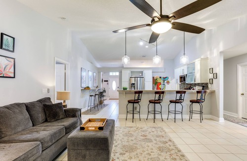 Jensen Beach House | Inviting Jensen Beach Home w/Screened-In Patio!