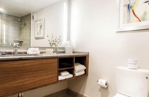 Central Beach Hotel | Inviting Ocean Stay with Pool Access Near Las Olas Blvd - 4 Relaxing Units