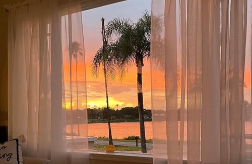 Florida South Atlantic Coast House | Inviting, Spacious, Relaxing & fun W/Lakeview and modern Historic Charm! 3/2.5