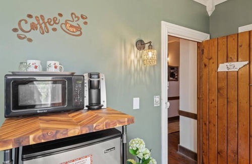 Townsend Hotel | Iris Spring Room - Mountain Views, Balcony, Fireplace