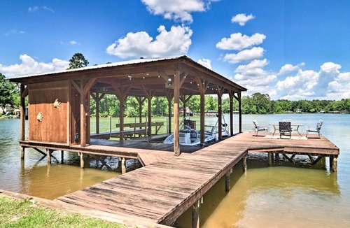 Milledgeville House | Irish Rover Lake Home with Yard Bar and Dock!