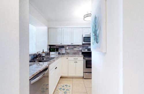 St. Petersburg Apartment | Isla Del Sol Bahia Vista 105
