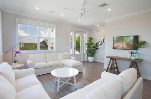 Islamorada Villa | Isla Honeydew - Waterfront Boutique Resort, Htd Pool, Dock, Walkable