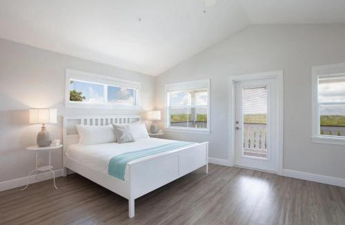 Islamorada Villa | Isla Honeydew - Waterfront Boutique Resort, Htd Pool, Dock, Walkable