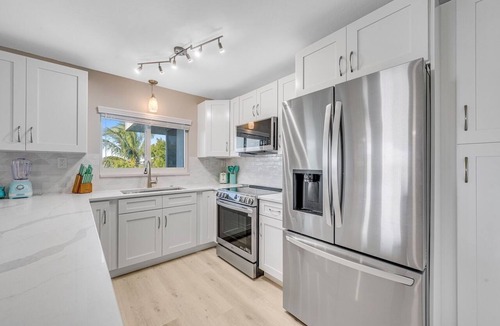 Sanibel Condo | Island Beach Club P2B – Newly Renovated Beach View Retreat