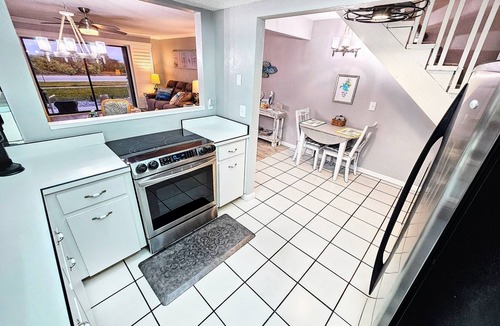 Ormond-by-the-Sea House | Island Dream Getaway - Beachfront 2BR/2BA & Pool