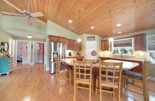 Saint James City House | Island Home within the Pines and Palms; Kayaks, Bikes, and Inviting Porches~