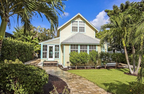 Captiva House | Island House 3 Bedroom /3 Bath House