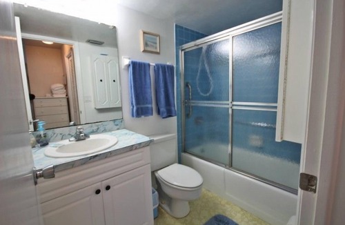 Fort Myers Beach Condo | Island House Beach Club 4A - Cozy Condo with Open Lanai and Great Amenities!