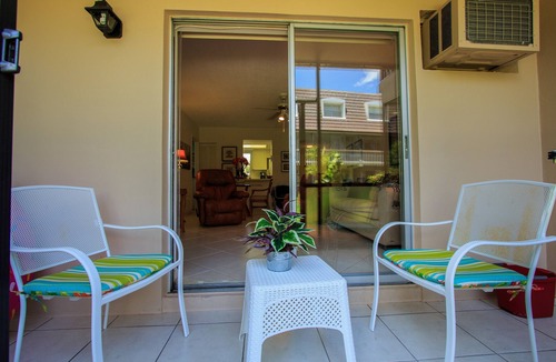 Marco Island Condo | Island Manor G-5 - Relax and enjoy your vacation in this lovely one bed room condo rental.
