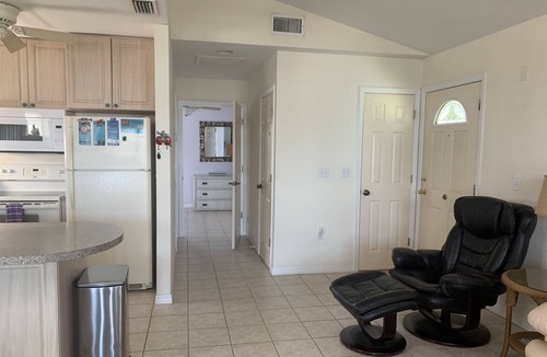 Cedar Key Apartment | Island Oasis - NON SMOKING Top Floor Apartment located downtown with Gulf Views!