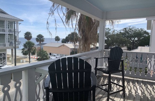 Cedar Key Apartment | Island Oasis - NON SMOKING Top Floor Apartment located downtown with Gulf Views!