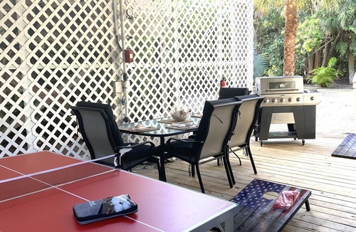 Jose's Hideaway House | Island Paradise: Steps to Private Gulf Beaches, Pools, Hot Tub & Golf Cart ALL