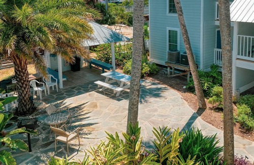 Cedar Key Condo | Island Place 102 Perfect Downtown Getaway with Pool!