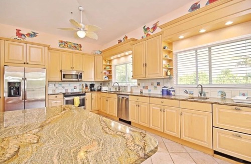 Jose's Hideaway House | Island Queen, Luxury in Paradise, 200ft to Beach