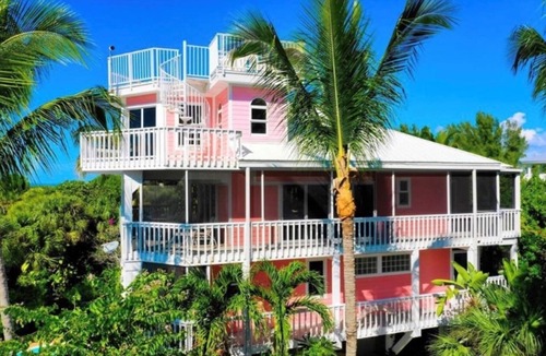 Jose's Hideaway House | Island Queen, Luxury in Paradise, 200ft to Beach