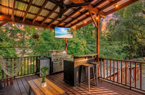 Charleston House | Island Retreat - Great for Large Groups