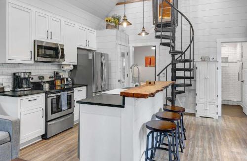 Charleston House | Island Retreat - Great for Large Groups