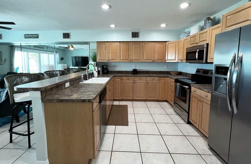 Indian Rocks Beach Condo | Island Sands- Beachfront on Indian Rocks Beach - Family Fav w/Pool!