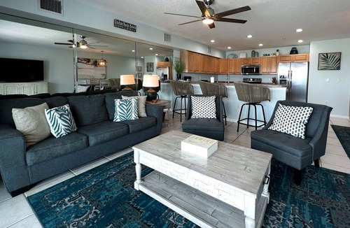 Indian Rocks Beach Condo | Island Sands- Beachfront on Indian Rocks Beach - Family Fav w/Pool!