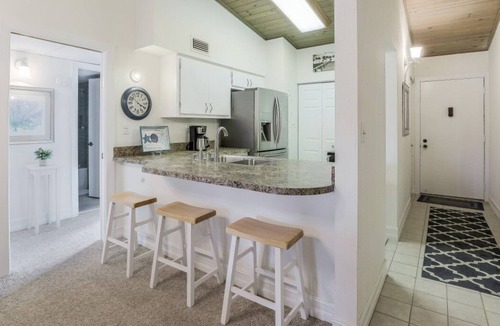 Marco Island Condo | Island-style condo w/ two heated pools & brief walk to beach