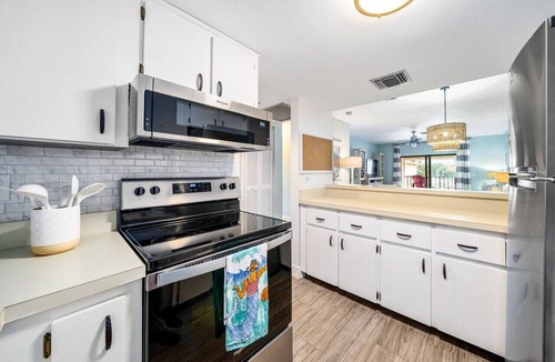 Daytona Beach Condo | Island Time Oasis Pool Walk to Beach & Balcony