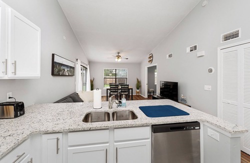 Southside House | Islander Oasis: 2 Bed/1 Bath Cottage Retreat - Pet-friendly!