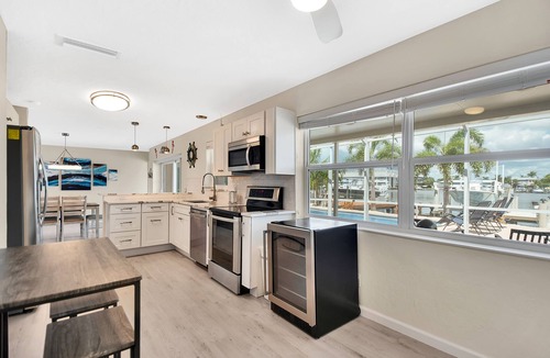 Isles of Capri House | Isles Of Capri, Marco Island area. Lounge in the pool and watch the dolphins!