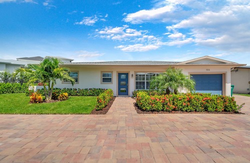 Isles of Capri House | Isles Of Capri, Marco Island area. Lounge in the pool and watch the dolphins!