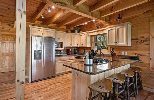 Ridges Over the Lake Cabin | It's All About the Views - Mtn Views | Hot Tub | Pool Table | Arcade Games | Fire Pit