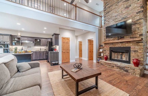 Helen House | IT'S ALL FUN AND GAMES - HOT TUB, GAMES, GOLF