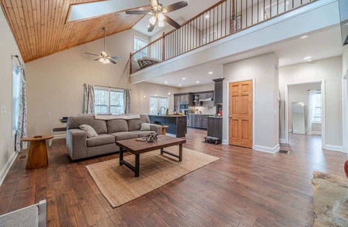 Helen House | IT'S ALL FUN AND GAMES - HOT TUB, GAMES, GOLF