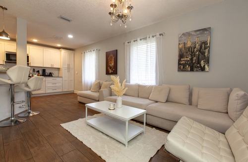 South Riverside House | Jacksonville Newly Renovated Stylish 3BR Downtown