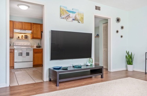 Jacksonville Apartment | Jacksonville's Beachy Bungalow 2 Bedrooms