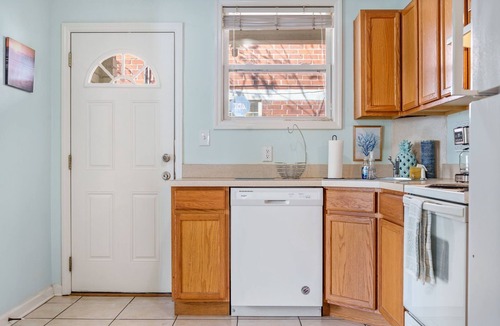 Jacksonville Apartment | Jacksonville's Beachy Bungalow 2 Bedrooms