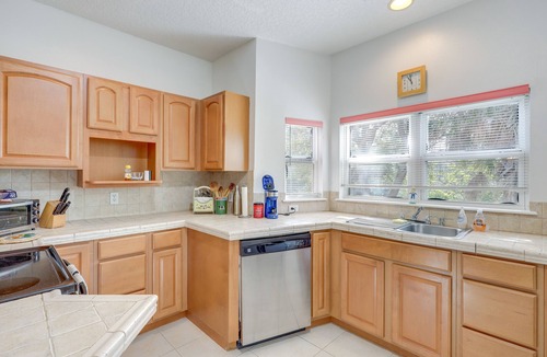 Neptune Beach House | Jacksonville Beach Townhome: Steps to the Sand!