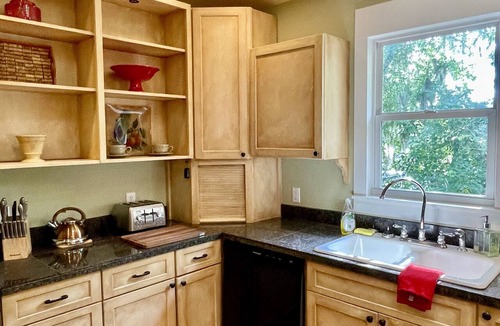 The Old Commons Apartment | Jasmine Suite , at Magnolia Court