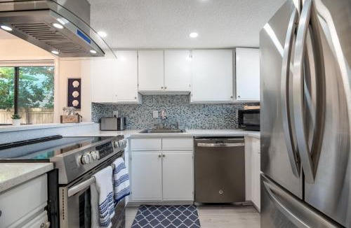 Jacksonville Beach House | Jax Vacations 1/2 Mile to Beach, 2 bedroom townhome pet friendly