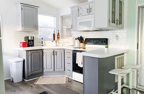 Kissimmee Cottage | Jedi cottage 4 miles from Disney! Mins from universal!