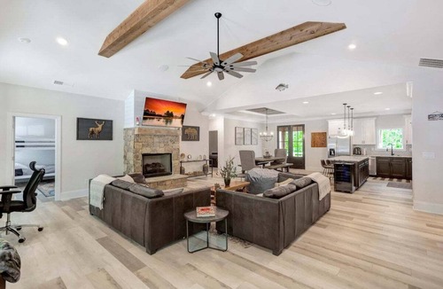 Salem House | Jocassee Retreat - .5 miles from Lake Jocassee
