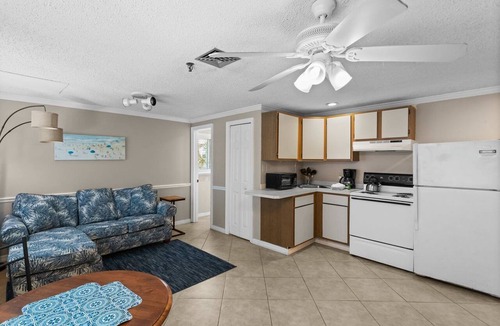 Madeira Beach Condo | John's Pass - Beach Location - Beach Place #200