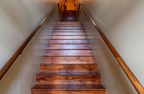 Downtown Knoxville Apartment | Jolene's Hideout - Noise Notice Wed-Sun