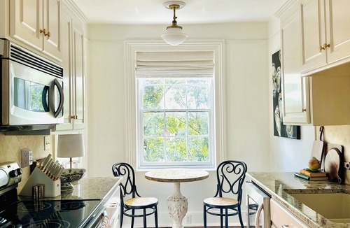 Historic Downtown Savannah Condo | Jones St Penthouse with Private Rooftop & Spectacular Views + FREE Golf Cart