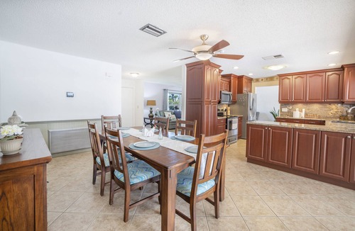 Apollo Beach Villa | Joyful Waterfront Heated Pool 30d+ discount 3b-2bth full of games