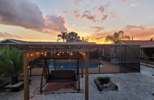 Apollo Beach Villa | Joyful Waterfront Heated Pool 30d+ discount 3b-2bth full of games