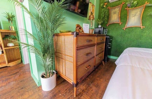 Trenton Hotel | Jungle Room #7 – Retro 1960s Motel Near Chattanooga